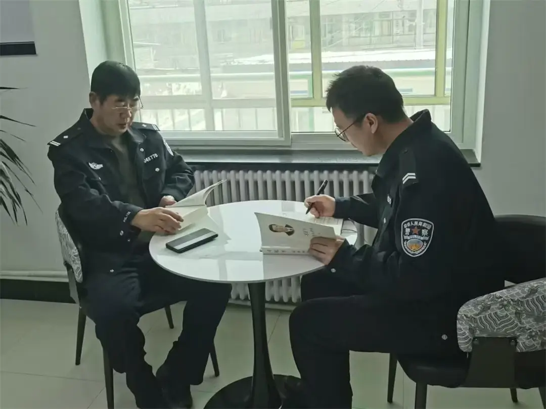 靖边县公安局持续推进“书香警营”建设