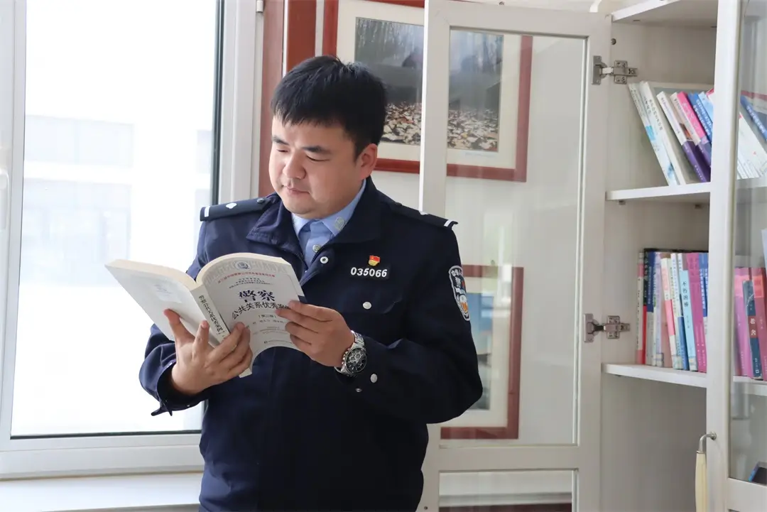 阵阵书香常伴警营