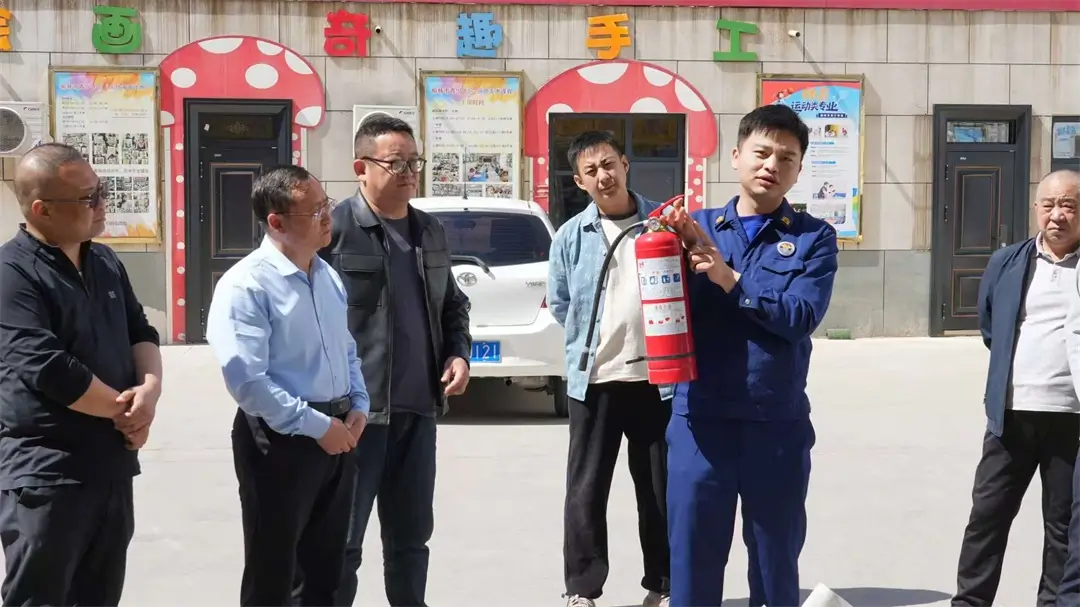 鼓楼街道城隍庙滩社区联合消防所走进榆林市青少年宫开展消防安全演练