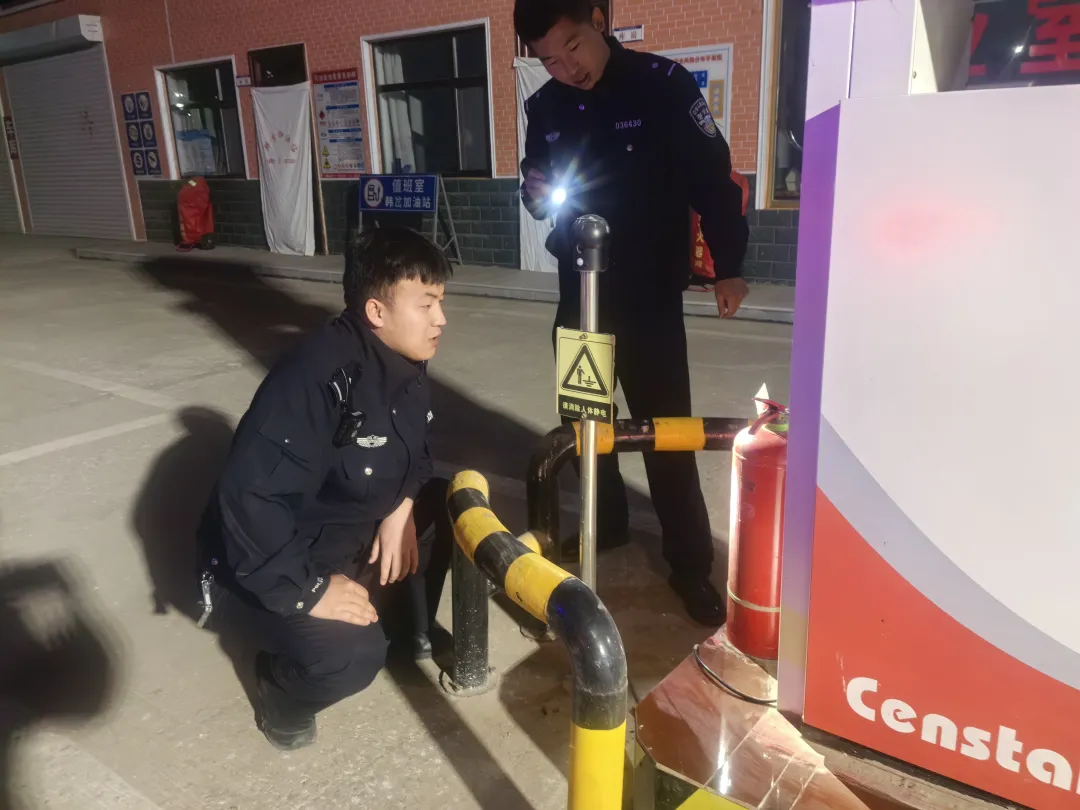 深入基层的折靖奇