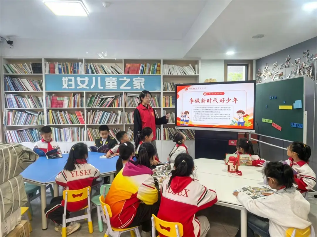崇文路街道寨城庄社区开展“扣好人生第一粒扣子，争做时代好少年”主题教育活动