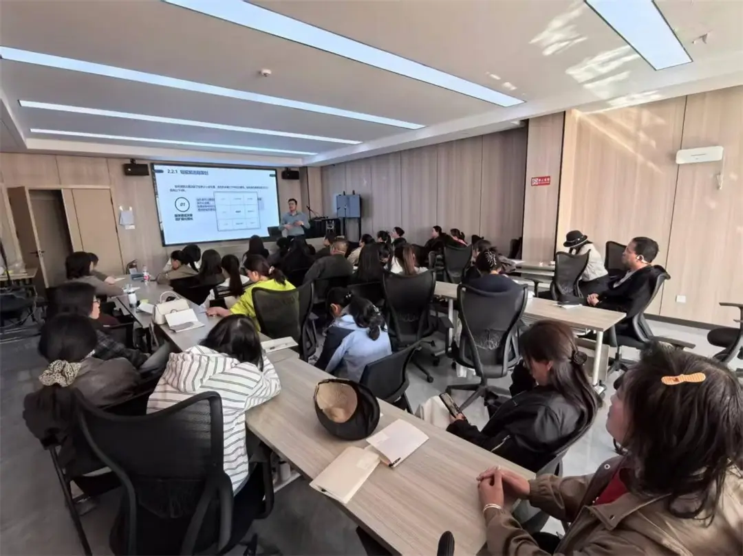 驼峰赋能电商筑梦 技能培训暖心惠民——长虹路社区电商培训班助力居民就业创业