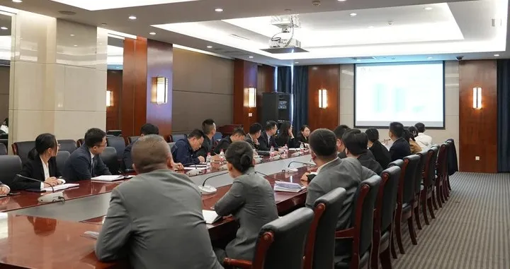 5月8日,榆林石油宾馆召开2026年第一季度经营分析会,宾馆领导班子及主管级以上人员参会。