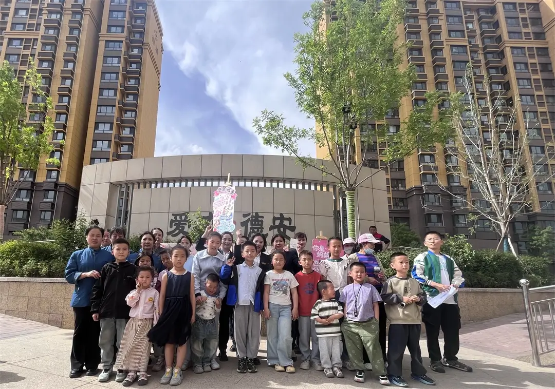 书香换蔬香 童心敬母爱——金沙路街道公园社区永和嘉苑小区开展母亲节亲子公益活动