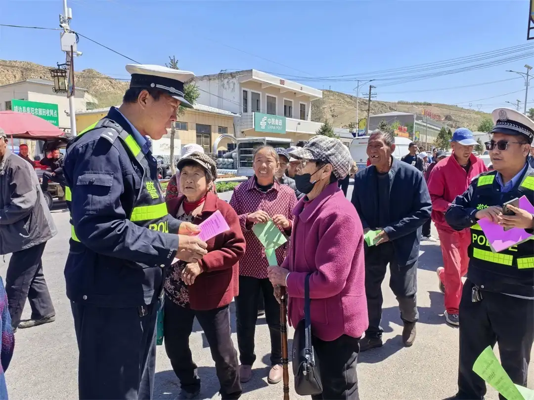 靖边交警走进老年人重点村开展交通安全宣传 守护银发老人出行安全