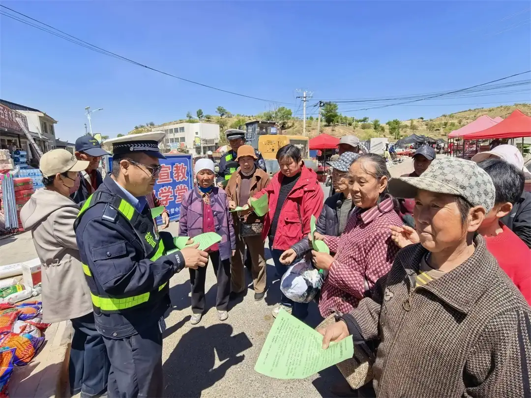 靖边交警走进老年人重点村开展交通安全宣传 守护银发老人出行安全