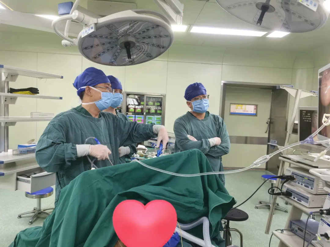 交大一附院榆林医院成功实施腹腔镜下近端胃切除联合改良式食管-残胃Giraffe吻合术