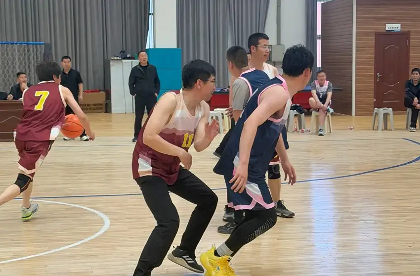 迎“五一”教工篮球友谊赛