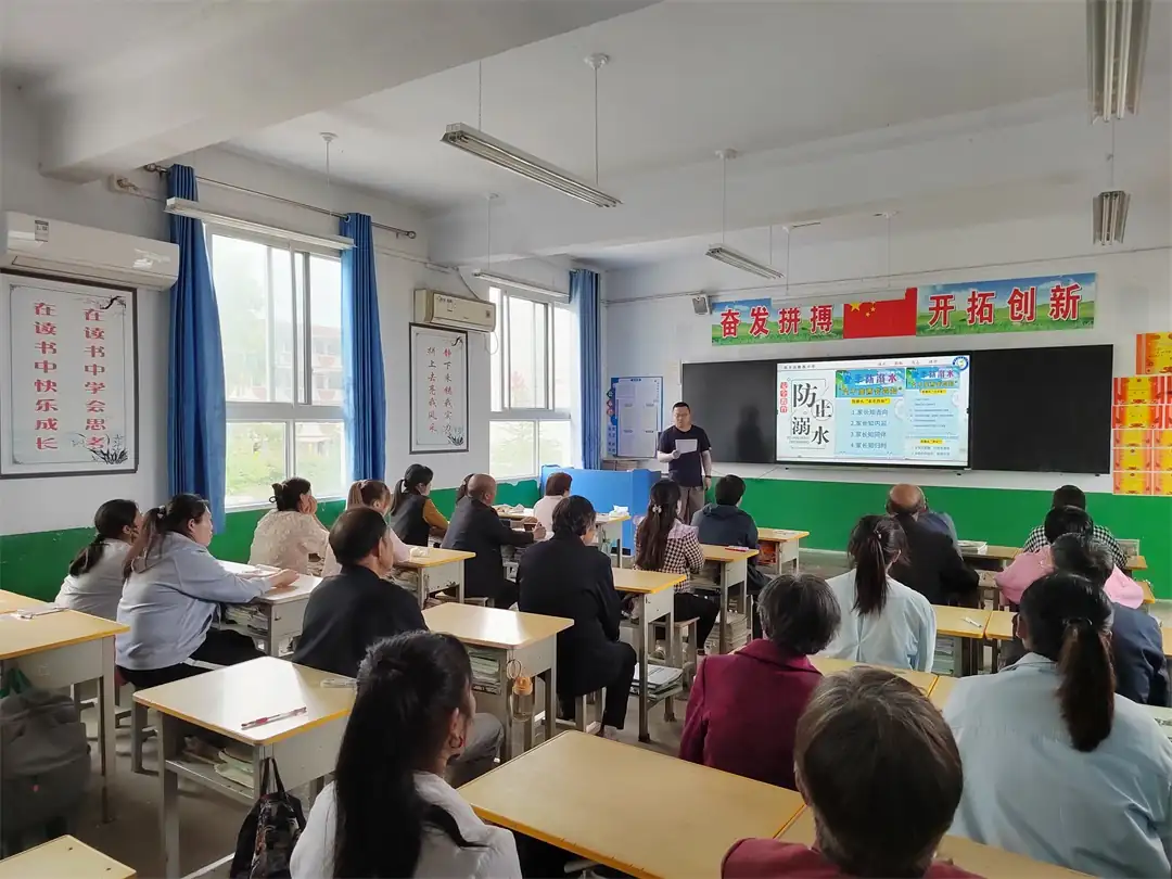 汉中市西乡县隆基中学召开夏季安全暨家校共育专题家长会