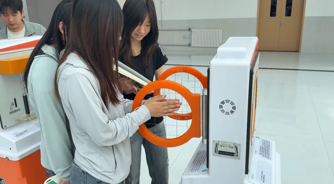 榆林科技馆科普大篷车进校园——走进榆林能源科技职业学院