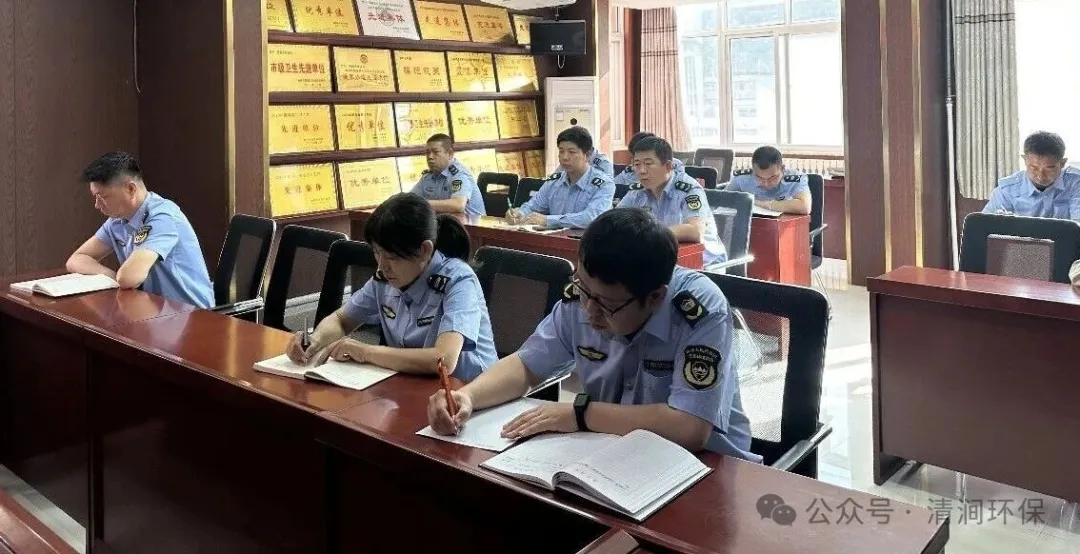 5月13日,清涧分局组织全体人员集中学习《中华人民共和国生态环境法典》中固体废物污染防治相关条款。