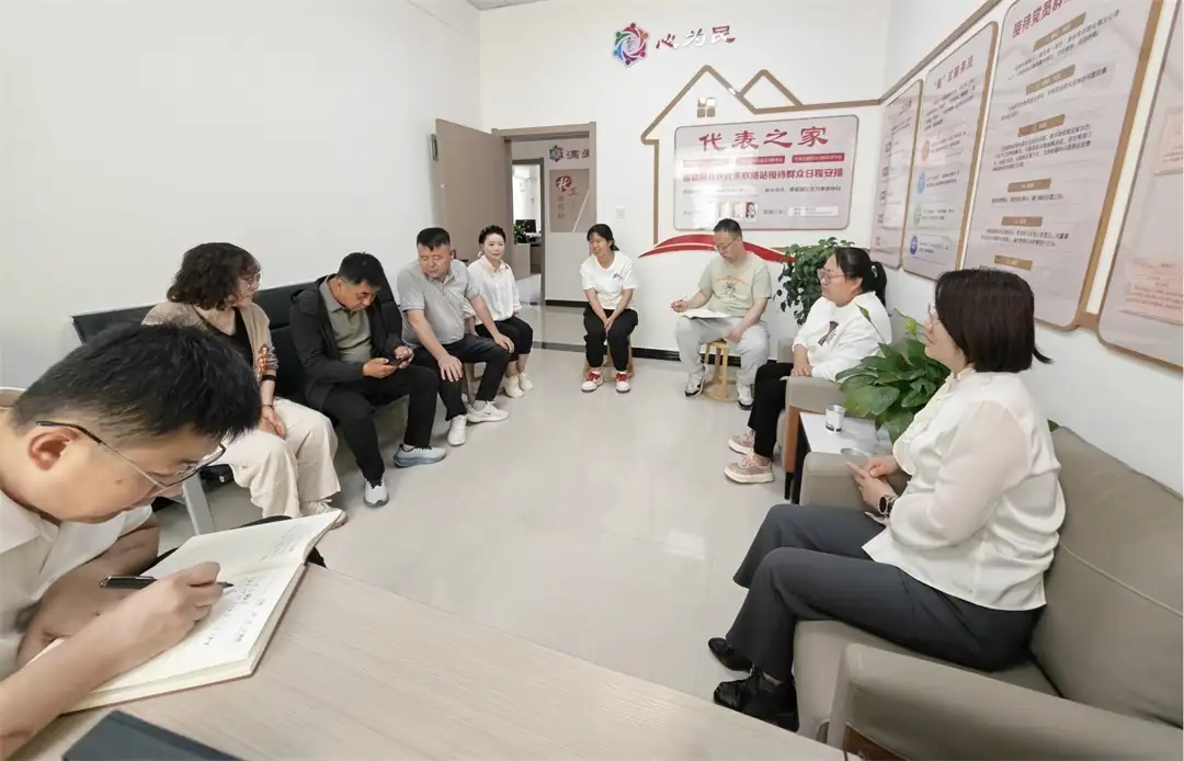崇文路街道葡萄园社区成功移除占道电线杆