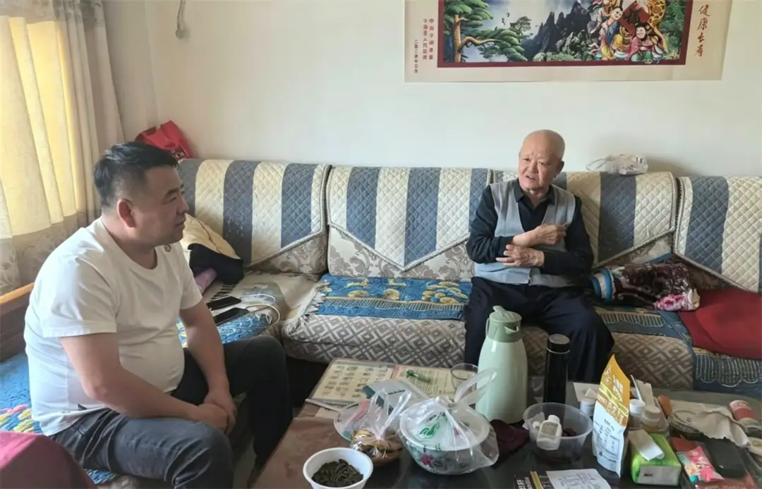 榆阳区崇文路街道葡萄园社区开展爱心免费送餐志愿服务活动