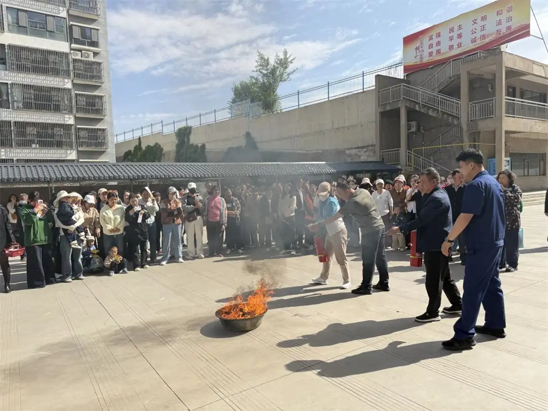 以练筑防 平安同行——鼓楼街道环城北路社区联合鼓楼消防所开展消防应急演练