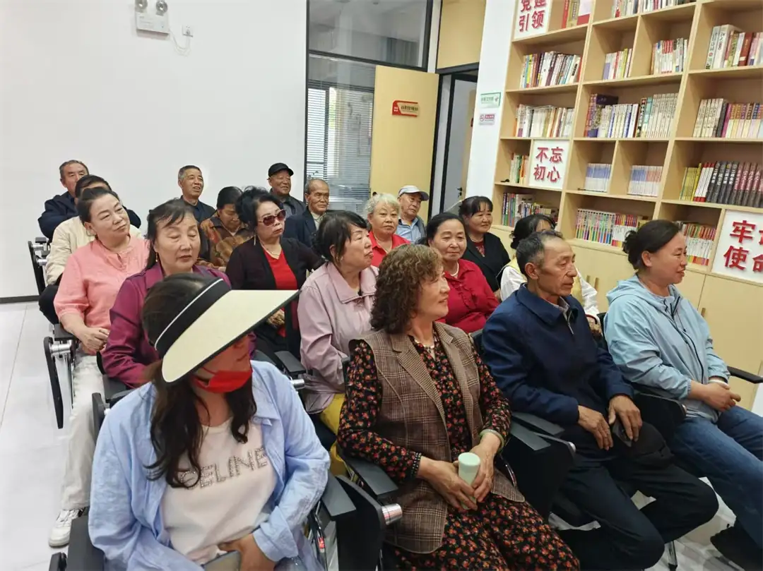 5月21日，榆阳区崇文路街道迎滨路社区举办红色家风故事会