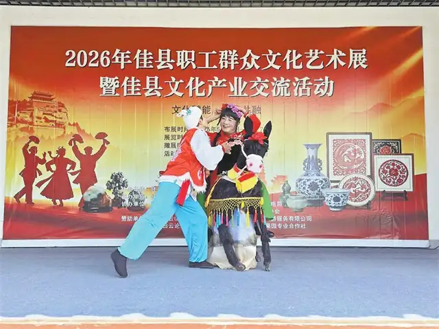 佳县跑驴表演。李欢欢摄