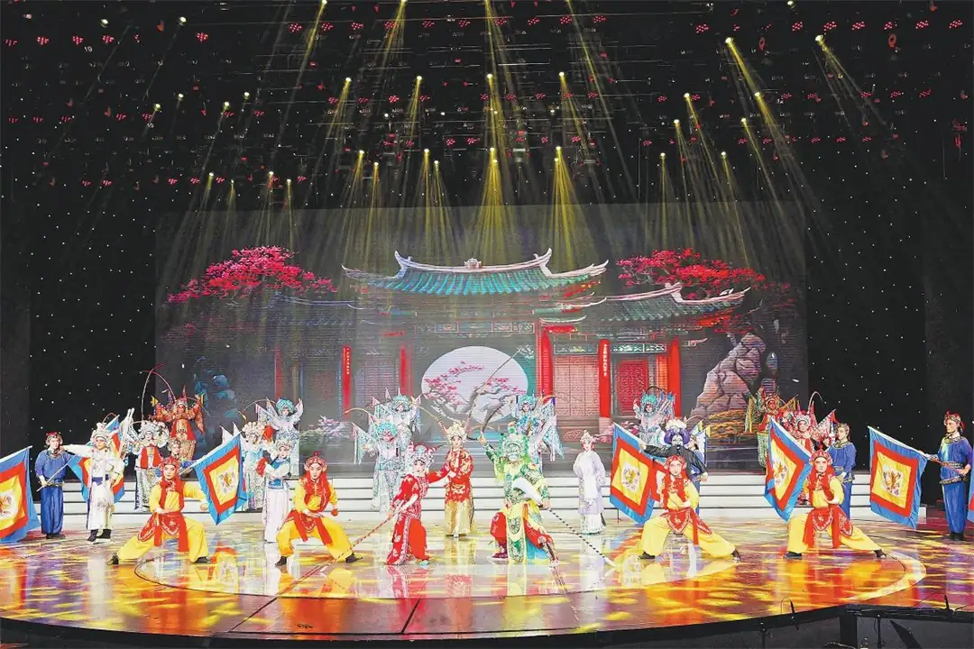 图为由榆阳区文工团表演的《梨园春色》。记者庄晨阳摄
