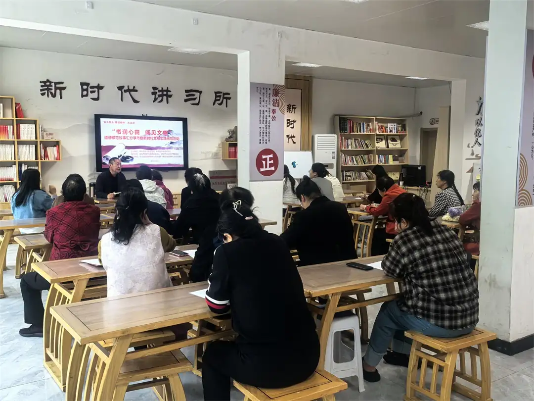 崇文路街道学院社区开展“书润心田·阅见文明”道德模范故事汇主题读书分享活动