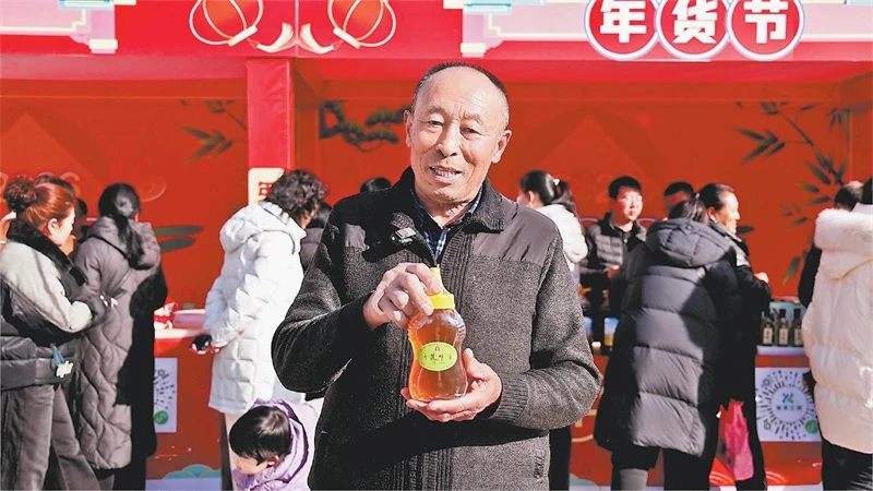 子洲县电市镇李家河村李建治：“甜蜜事业”的守望者