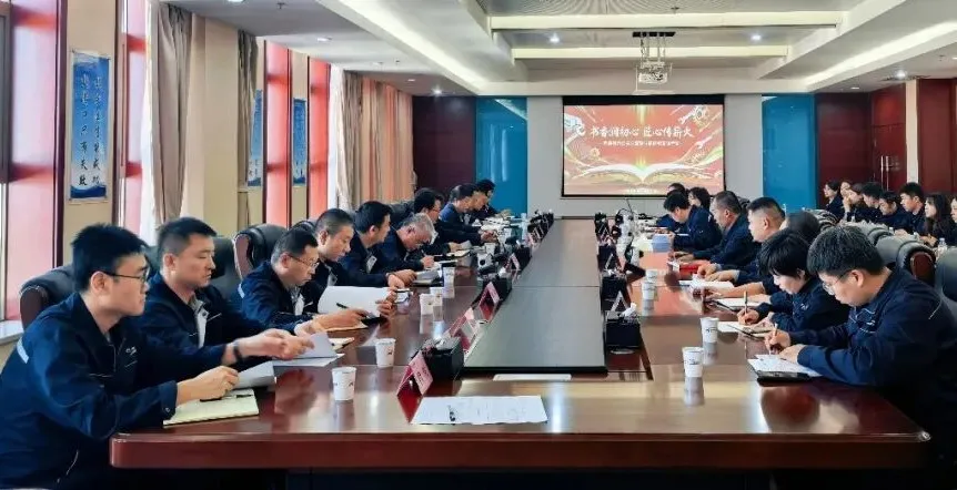 5月28日,榆林新材料集团举办劳模标兵读书分享暨技能传承宣讲会。