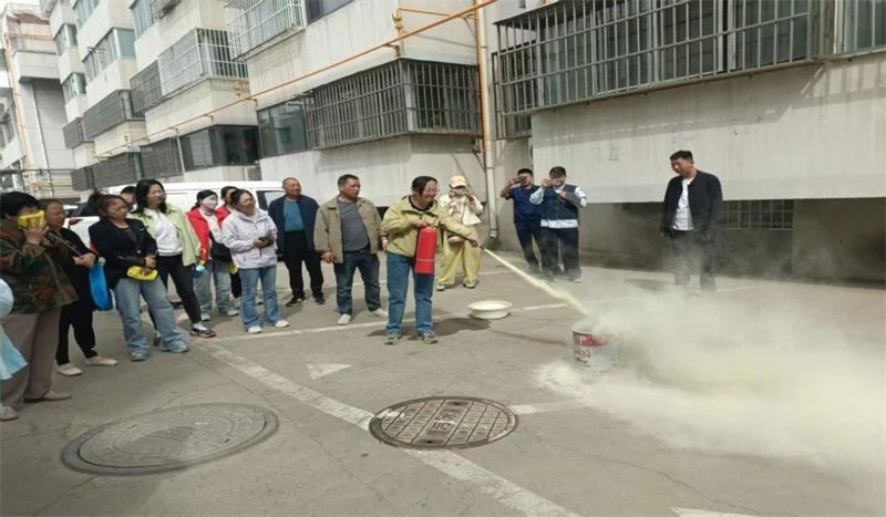 筑牢安全防线 守护家园平安——鼓楼街道普惠泉社区开展消防演练暨安全宣传活动