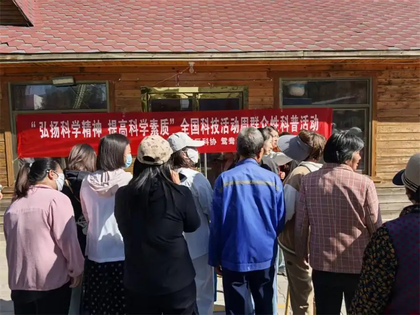 5月29日,榆阳区鼓楼街道鸳鸯湖社区开展“弘扬科学精神,提高科学素质”科普宣传活动。