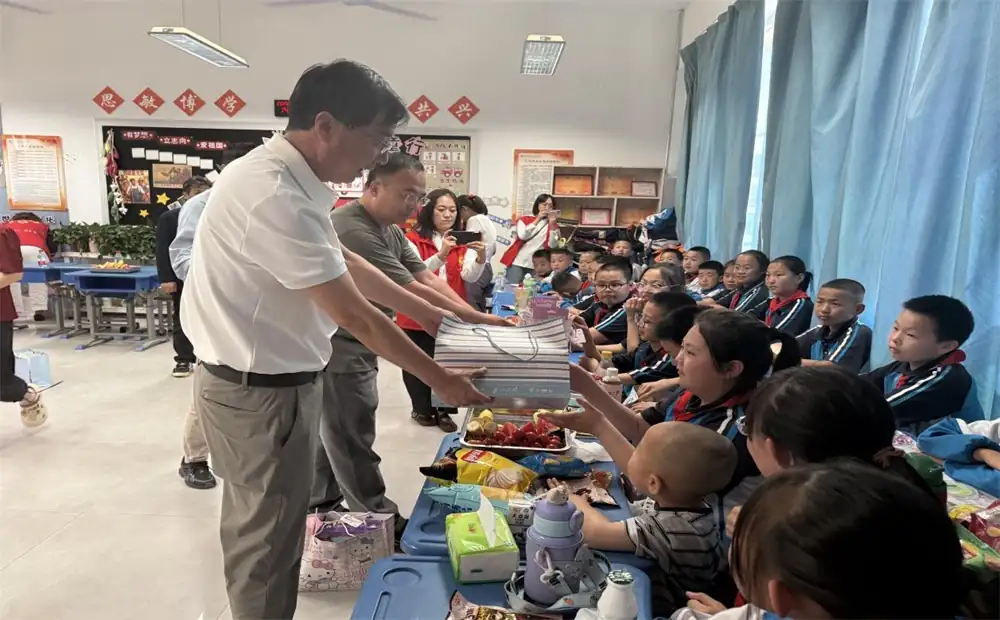 为同学们送上精心准备的节日小礼