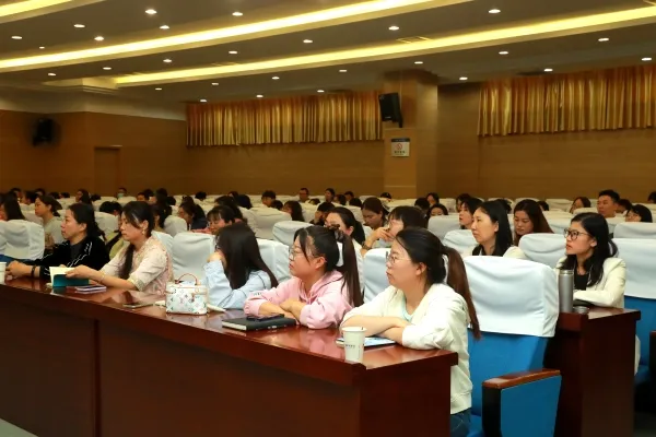 近日,国家税务总局榆林市税务局联合多部门举办2026年第2期纳税人学堂暨“强基工程”增值税法专场培训会。