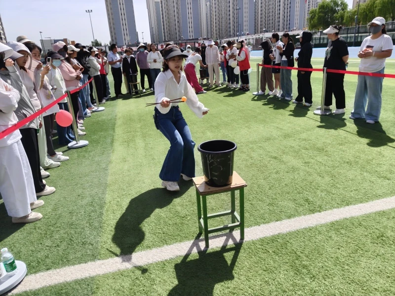 夹乒乓球