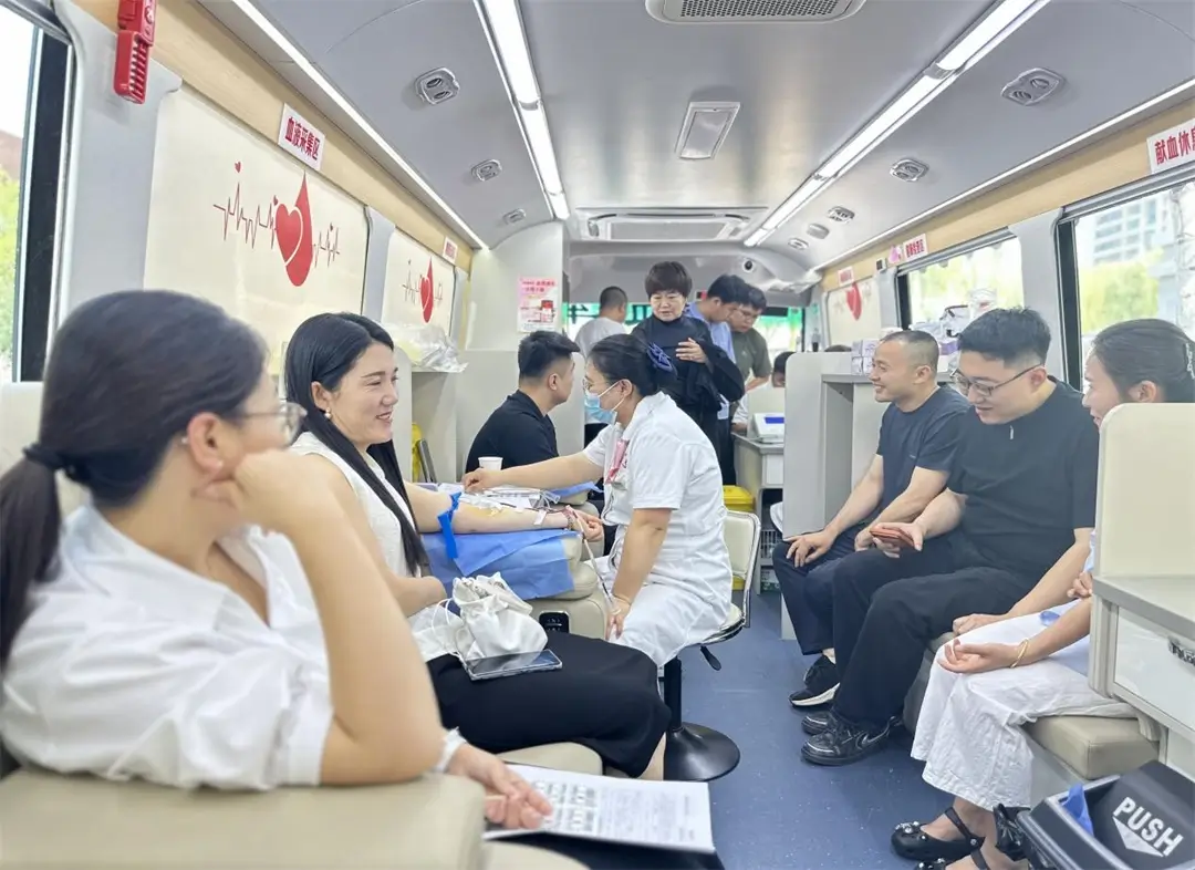 热血践初心 大爱暖社区——明珠路街道裕华路社区组织开展无偿献血公益活动