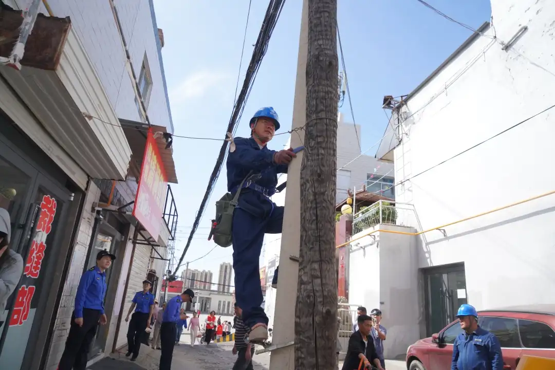 模拟电线杆倾斜