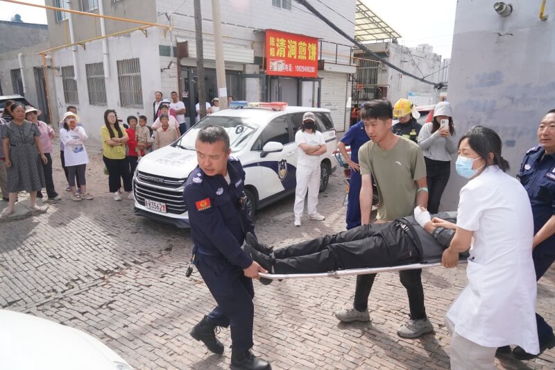 6月5日，榆阳区葡萄园社区联合多单位开展防汛应急演练。