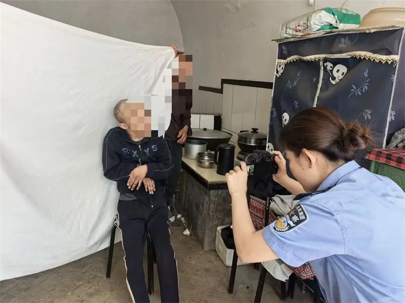 吴堡县公安局寇家塬派出所持续推行上门办证