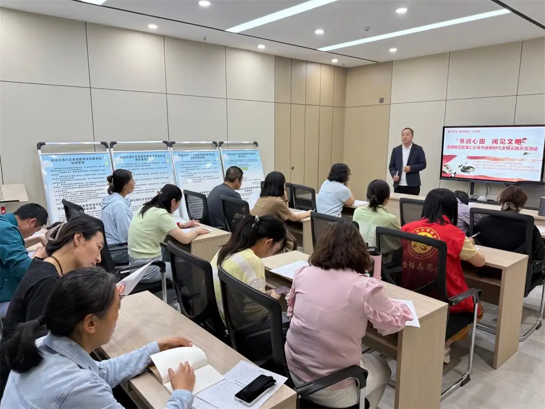 书润心田 阅见文明——全民阅读活动走进榆阳区环城北路社区