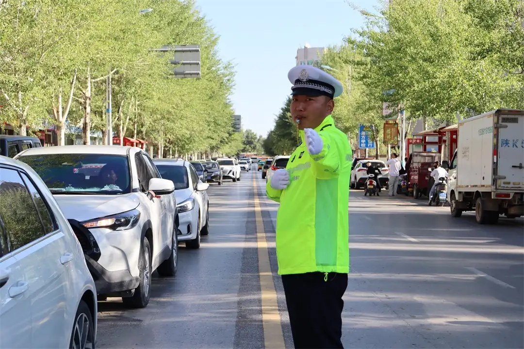 靖边交管大队全力保障高考道路交通秩序