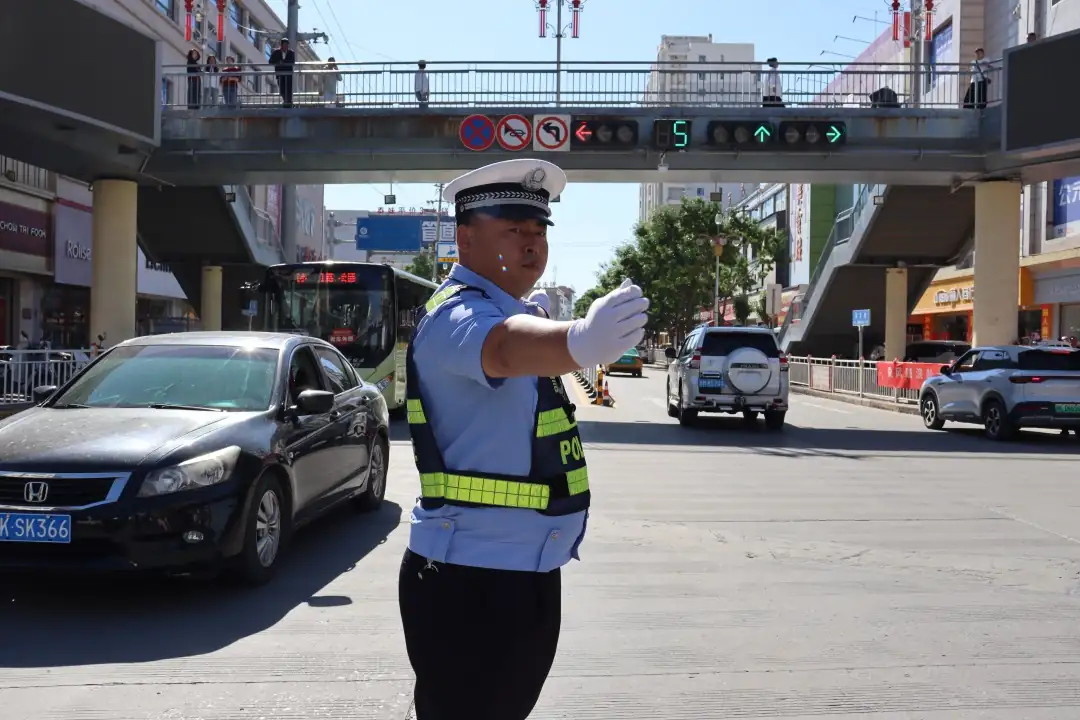 靖边交管大队全力保障高考道路交通秩序