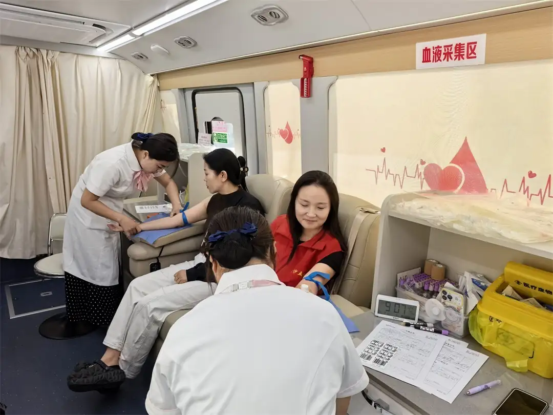 志愿者与居民参与献血