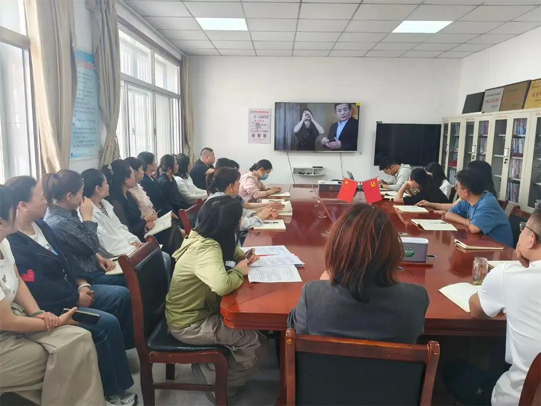 崇文路街道迎滨路社区:以案为鉴敲警钟 筑牢思想“防火墙”