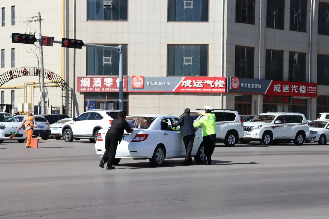靖边交管大队全力保障高考道路交通秩序