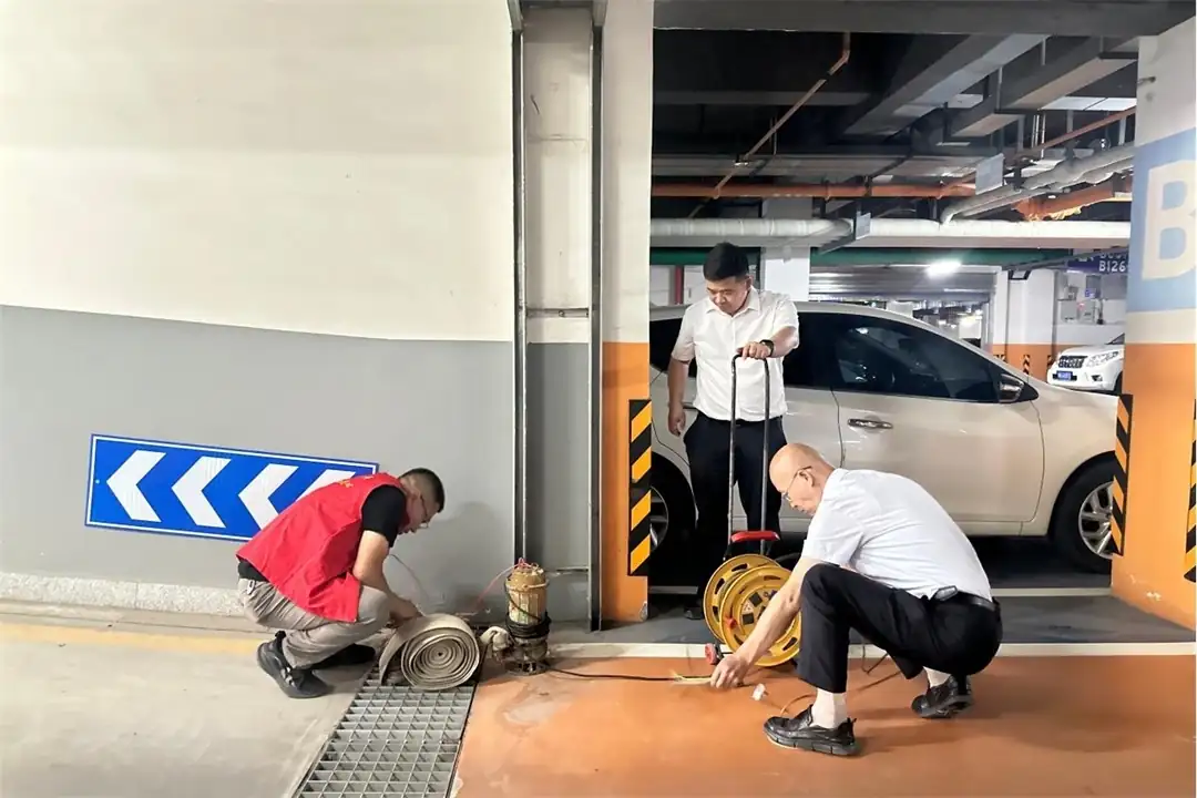 启动排水泵模拟抽排作业
