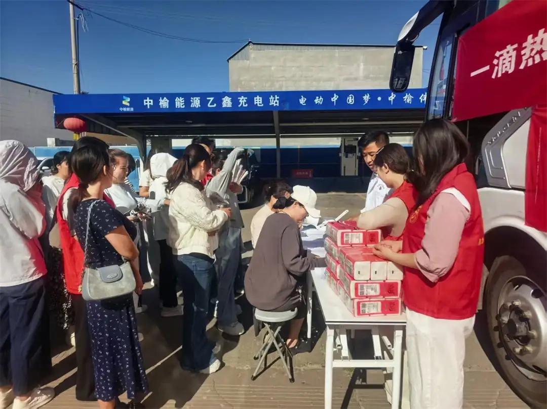 热血传大爱!崇文路街道两社区联动开展“世界献血者日”公益活动