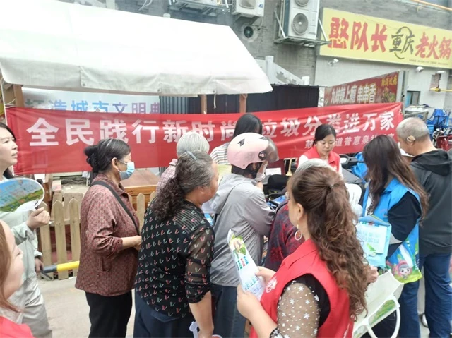 榆阳区鼓楼街道普惠泉社区开展“全民践行新时尚 垃圾分类进万家”主题宣传活动
