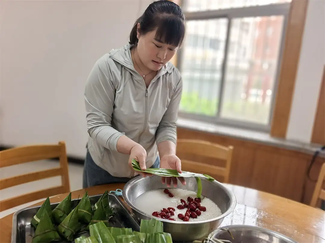包粽子