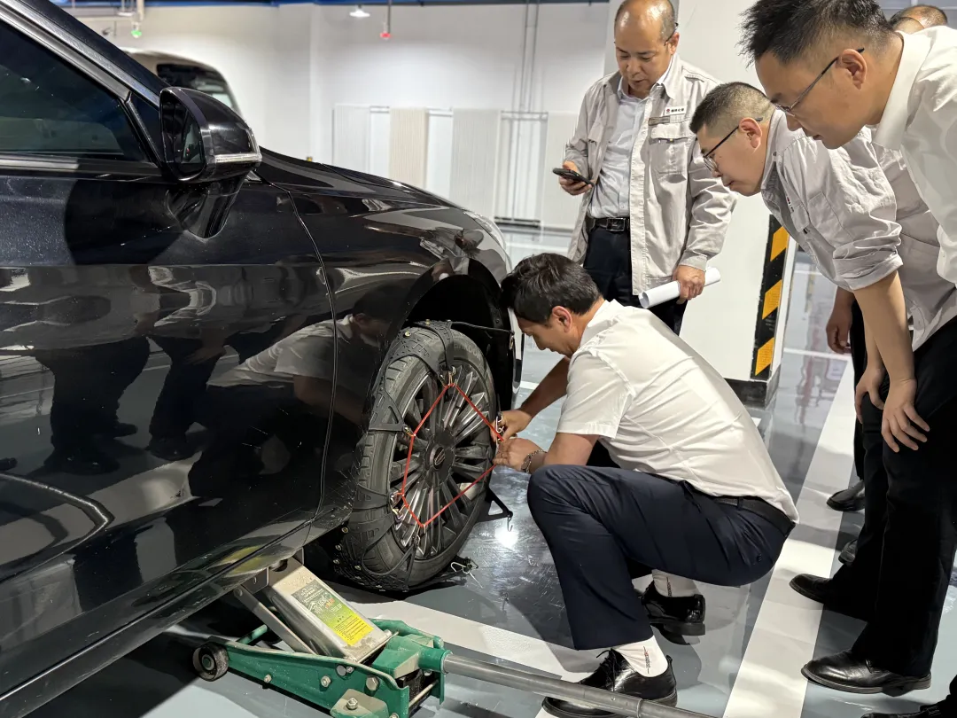 近日,陕煤集团榆林化学第一届公务车驾驶员技能比武大赛落幕,19名驾驶员参赛。