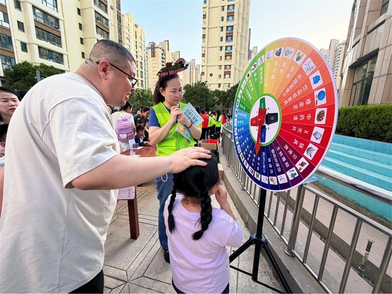 趣玩分类小游戏 绿色童心永同行——榆阳区建业路社区“绿色守护小达人”系列活动第二期圆满落幕