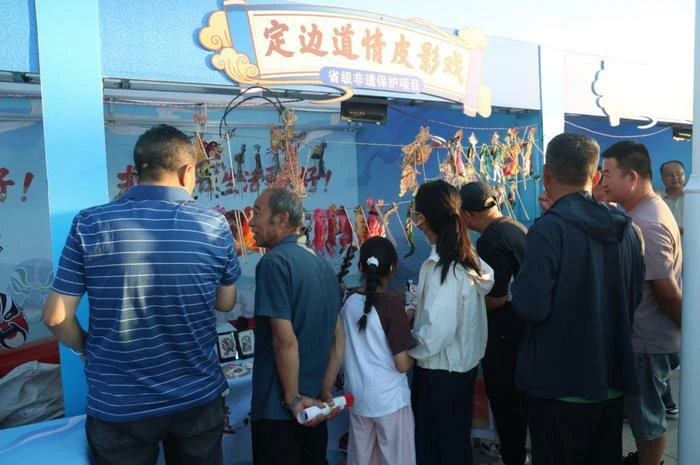 6月13日,定边县举办“文化和自然遗产日”非遗宣传展演活动。