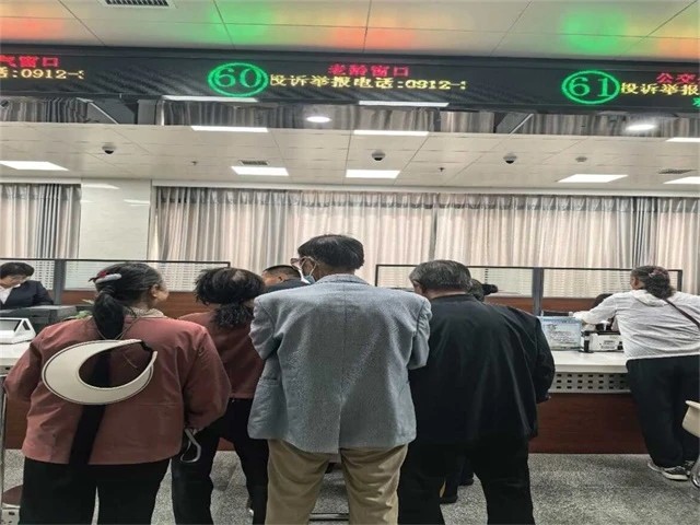 近日,榆阳区政务服务中心一楼60号老龄专窗正式启用,专门办理《陕西省敬老优待证》相关业务。
