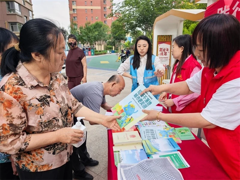 深耕网格践初心 红色服务惠民生——明珠路街道裕华路社区开展系列服务活动