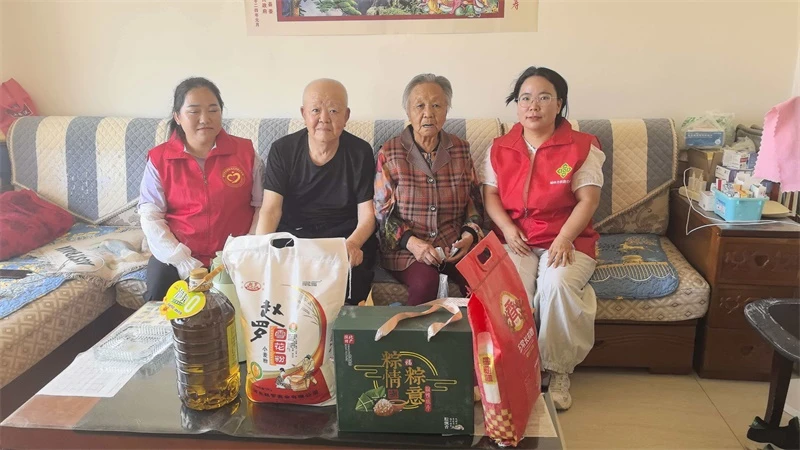 6月15日下午,榆阳区葡萄园社区举办“廉粽飘香”端午节活动
