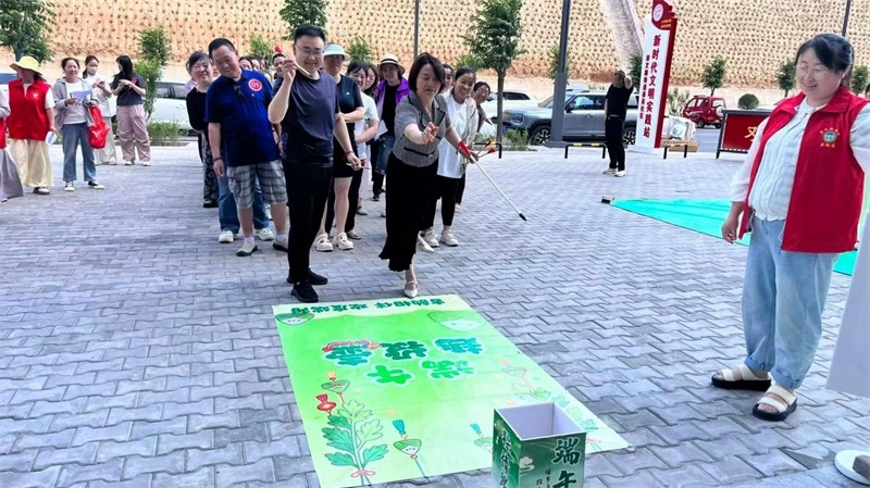 精心设置了趣味投壶迎端午、欢乐射毒贺端阳两大传统游戏